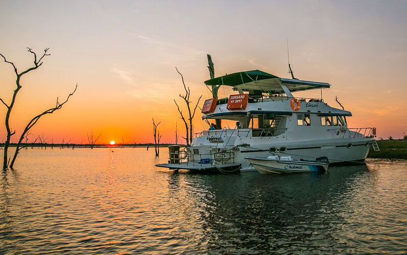 Lake kariba houseboat Zimbabwe